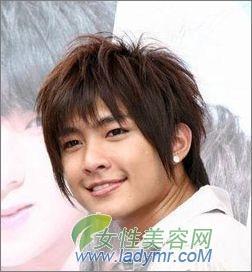 圆脸男生生活照,阳光笑容，生活瞬间