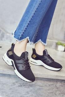 明星运动鞋女,女生们的时尚宠儿