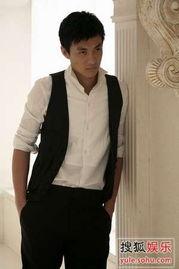 演员周一围写真照片,光影交织下的深情演绎